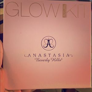 Anastasia Beverly Hills glow kit